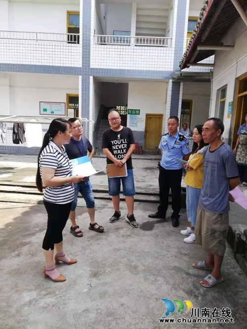 泸县太伏镇开展敬老院综合安全检查(图1)