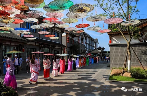 江阳半期考:GDP、三项经济指标增速全市第一(图2) 江阳半期考:GDP、三项经济指标增速全市第一(图2)