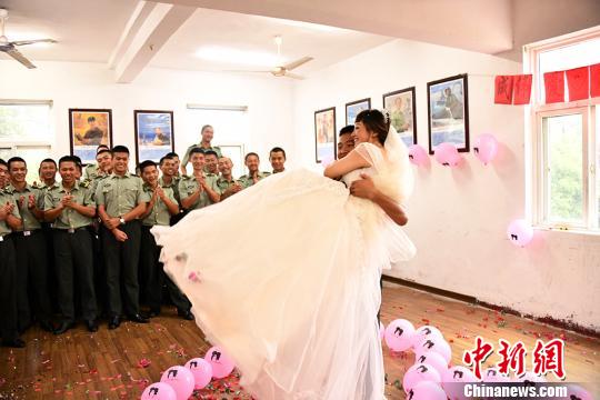 泸州女孩跨越2000公里赴男友部队“求婚”(图4)