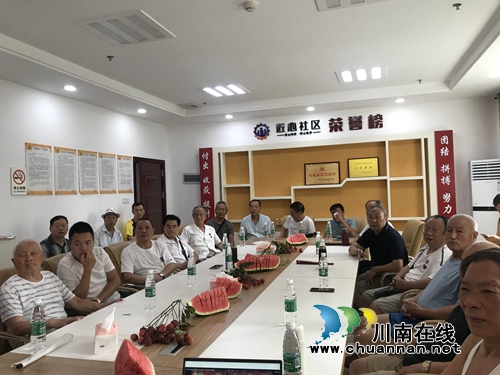 江阳区张坝街道匠心社区党委开展“庆八一”退役军人座谈会(图2)