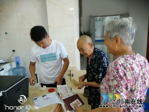 江阳区张坝街道：情动“八一”&nbsp;开展慰问退伍军人活动(图2)