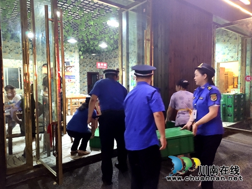 龙马潭区：重拳出击规范占道经营成效显著(图2)