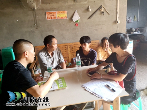 泸县六中党员干部：牺牲暑假&nbsp;逐户慰问贫困生(图3)
