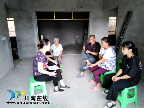 泸县六中党员干部：牺牲暑假&nbsp;逐户慰问贫困生(图1)