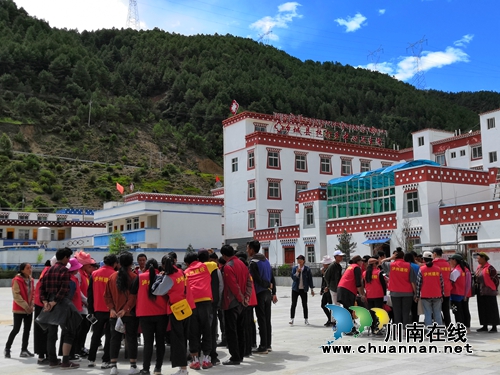 跋涉千里 泸县建校给乡城县送上“餐饮技能包”(图2) 跋涉千里 泸县建校给乡城县送上“餐饮技能包”(图2)