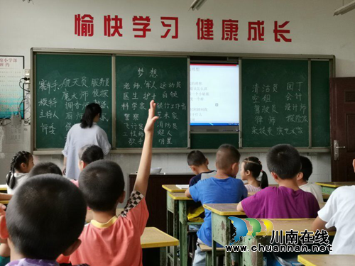 四川农业大学信息工程学院图形化编程支教小队赴泸县战旗村开展暑期三下乡支教活动(图2)