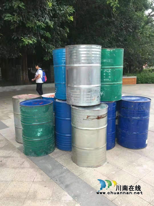 泸县：三轮摩托车没买保险还逾期未年检&nbsp;违规载物上路被查(图2)