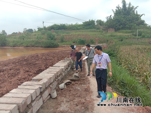 泸县潮河镇开展地灾点、矿山企业及在建农业项目安全检查(图2)