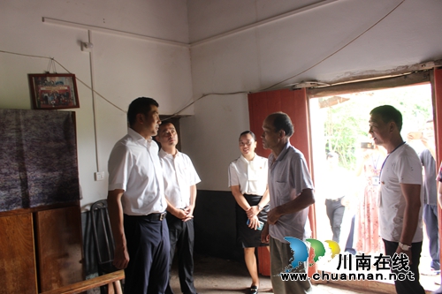 肖刚率队到泸县玉蟾街道调研脱贫攻坚和生态环保工作(图6) 肖刚率队到泸县玉蟾街道调研脱贫攻坚和生态环保工作(图6)