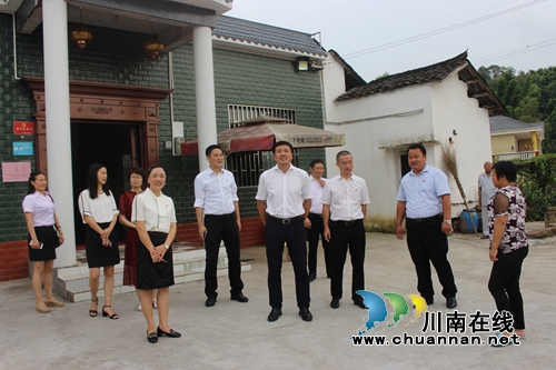 肖刚率队到泸县玉蟾街道调研脱贫攻坚和生态环保工作(图5) 肖刚率队到泸县玉蟾街道调研脱贫攻坚和生态环保工作(图5)