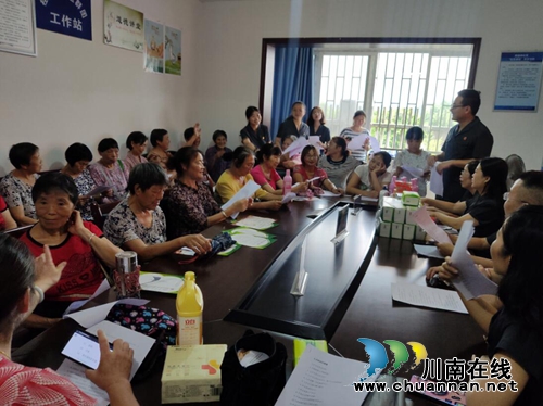 泸州市中级人民法院与张坝街道桂圆林社区联合举办“七夕”活动(图2)