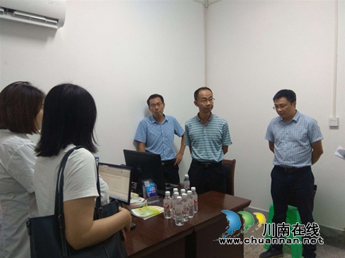 泸州市卫生健康委副主任韦光焰调研合江艾滋病防治工作(图2)