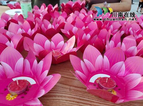 青春浪漫VS经典爱情！七夕节伞里古街揭红盖头(图17)