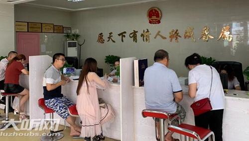 泸州：七夕节新人扎堆结婚&nbsp;部门调整工作时间(图1)