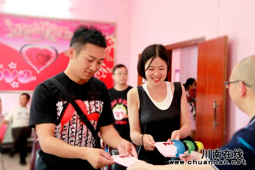 七夕节，龙马潭区婚姻登记处，一大波甜蜜来袭(图2)