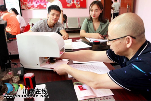 七夕节，龙马潭区婚姻登记处，一大波甜蜜来袭(图4)