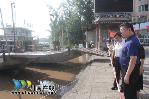 杨双全到泸县海潮镇视察防汛救灾工作(图1)