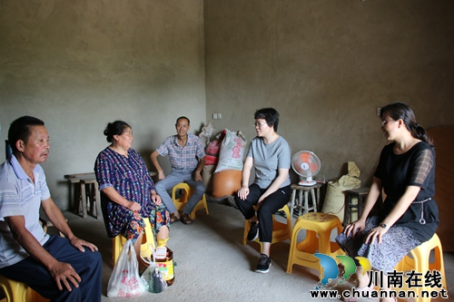 县委常委、宣传部部长陈佳到潮河镇督导脱贫攻坚、河长制等工作(图2)