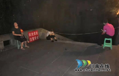 江阳区北城街道城垣社区全体出动保证洪峰顺利过境(图1)