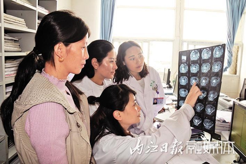 内江女医生誓言:为大凉山留下带不走的工作队(图1) 内江女医生誓言:为大凉山留下带不走的工作队(图1)