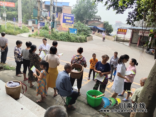 泸县海潮镇卫生院组织开展洪峰后的疫情预防工作(图3)