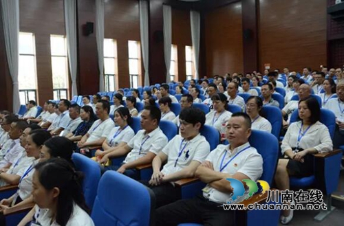 江阳区涉农系统干部旁听庭审接受警示教育(图2)