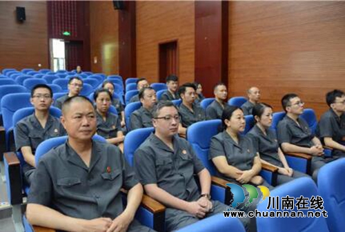 江阳区涉农系统干部旁听庭审接受警示教育(图3)