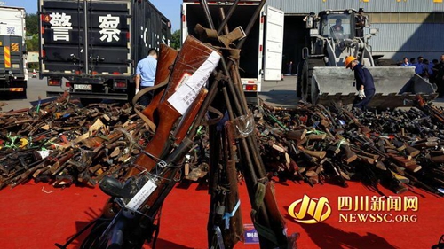 泸州公安机关统一销毁非法枪爆物品(图2)