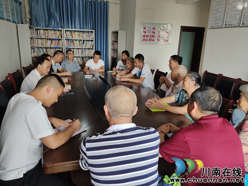 江阳区张坝街道办事处武装部部长张洪到桂圆林社区讲党课