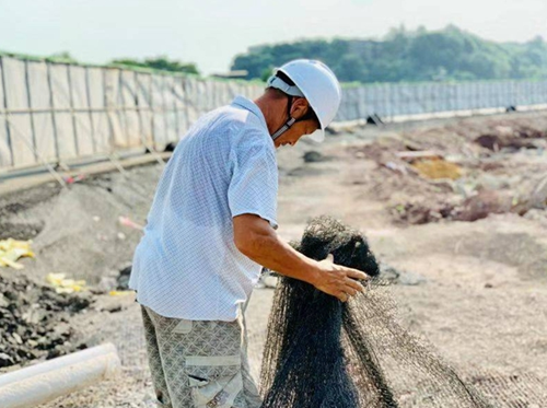 高温天气下&nbsp;泸州"追"太阳的人和城市"汗"卫者(图5)