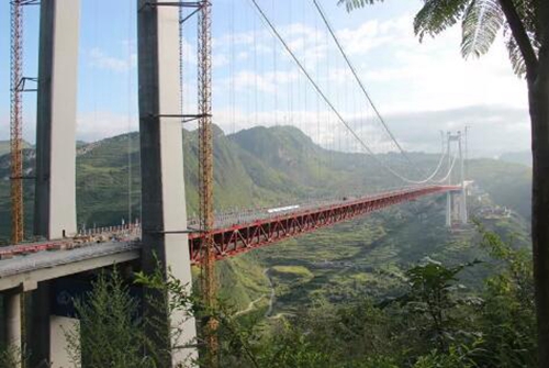 赤水河大桥建设已经全面进入桥面施工阶段(图1)