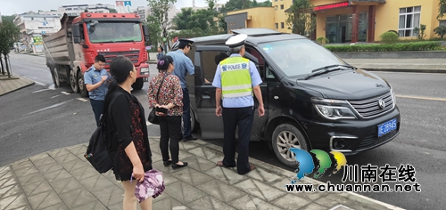 泸县云龙镇开展“三联动”“五统一、五联动”道路交通安全大检查(图1)