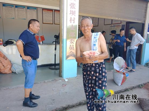 安逸！合江实录镇糯红高粱换成大把“红票子”(图1)