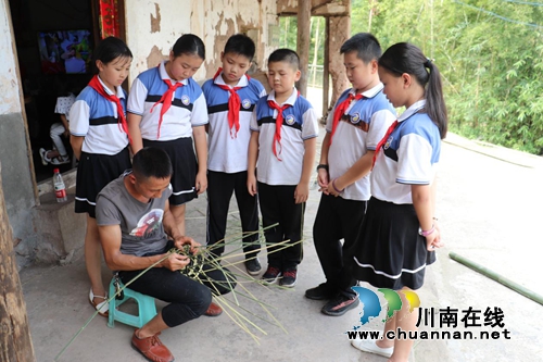 体验指尖上的技艺&nbsp;叙永师生同上民间竹编课(图4)