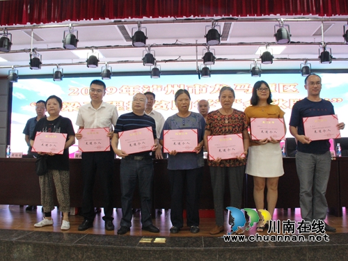 龙马潭：90余万助学金助力贫困学子实现求学梦(图3)