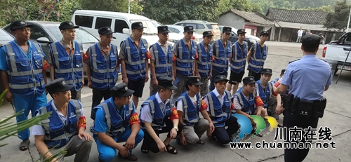 泸县：践行枫桥经验传承松松精神，争创“枫桥式派出所”在行动(图3)