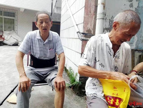 自贡“杨八爷”：捐资近100万&nbsp;筑堰修路帮老人(图4)