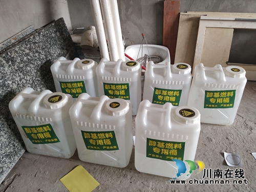 惊险!合江连续查获16吨“液体炸弹”(图1) 惊险!合江连续查获16吨“液体炸弹”(图1)