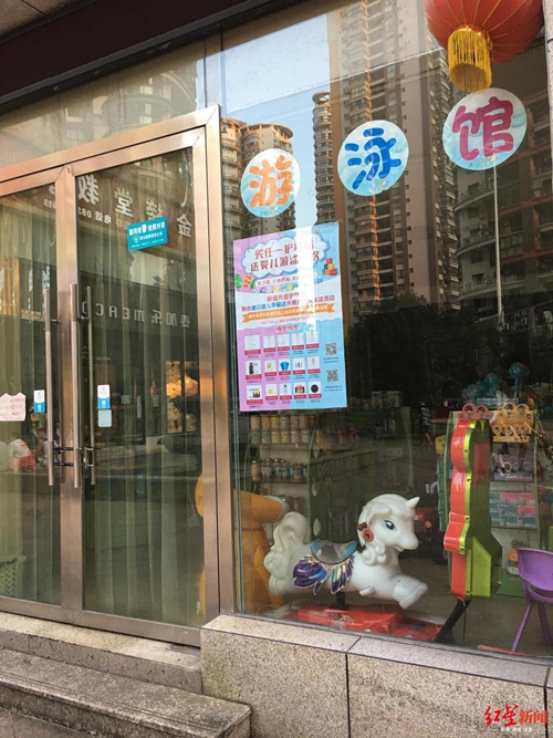 脱离家长视线近6分钟 宜宾男童在游泳馆溺亡(图1) 脱离家长视线近6分钟 宜宾男童在游泳馆溺亡(图1)