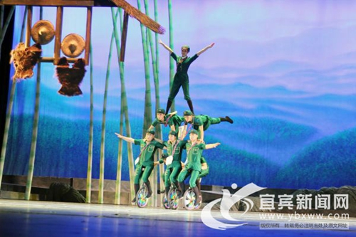 宜宾杂技剧《东方有竹》惊艳蓉城 收获多方好评(图1) 宜宾杂技剧《东方有竹》惊艳蓉城 收获多方好评(图1)