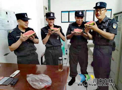 四川融通安防集团领导一线送清凉(图6)