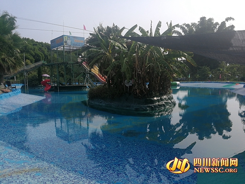 自贡一女孩在水上乐园溺亡&nbsp;事发时套着救生圈(图1)