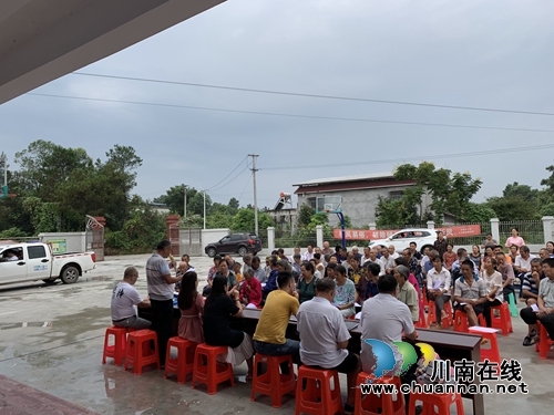 泸县群众理论“直播车”走进立石镇普照村(图3)