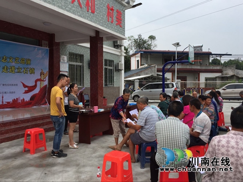 泸县群众理论“直播车”走进立石镇普照村(图5)