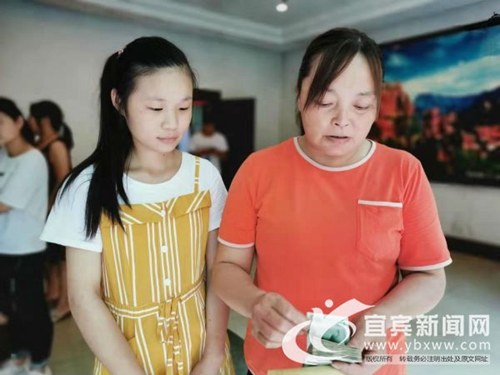 宜宾长宁：50万元爱心资金 扶助100名贫困生(图3)