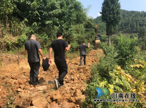 古蔺：烈日炎炎复耕土地&nbsp;恢复原状化解纠纷(图2)