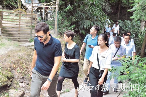 联合国教科文组织专家代表团到隆昌参观考察(图1) 联合国教科文组织专家代表团到隆昌参观考察(图1)