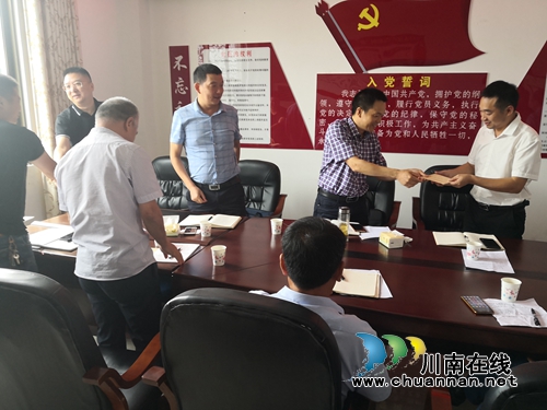 泸县太伏镇：情系驻村工作队&nbsp;调研慰问暖人心(图1)