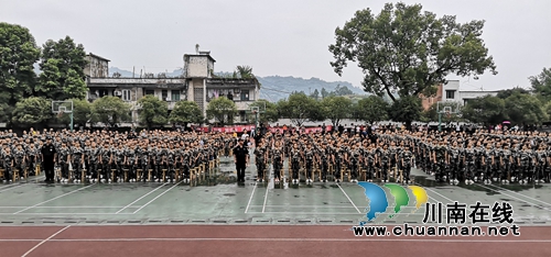 合江九支中学举行2019级新生军训成果汇报表演(图1)