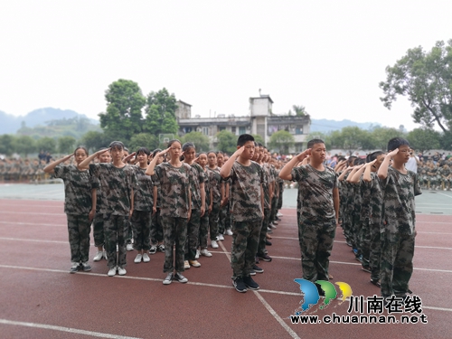 合江九支中学举行2019级新生军训成果汇报表演(图2)
